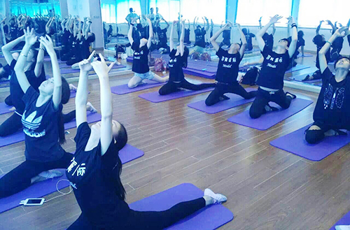 學員高昆寶與同學們在訓練當中