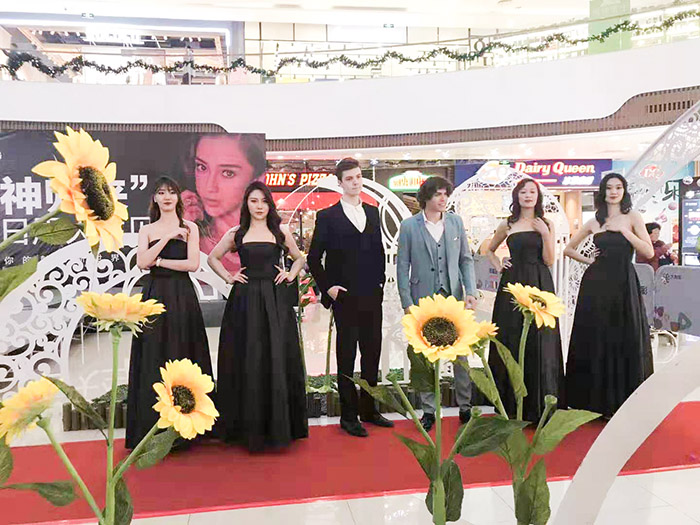 羽翼國(guó)際模特助力“女神歸來(lái)”周大生珠寶走秀活動(dòng)