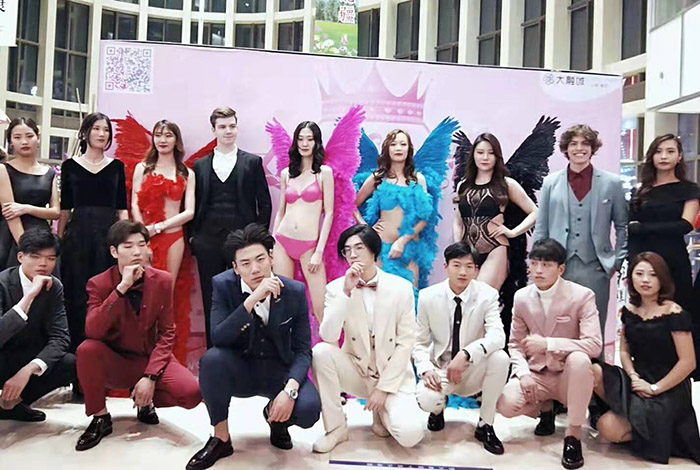 羽翼國(guó)際模特助力“女神歸來(lái)”周大生珠寶走秀活動(dòng)