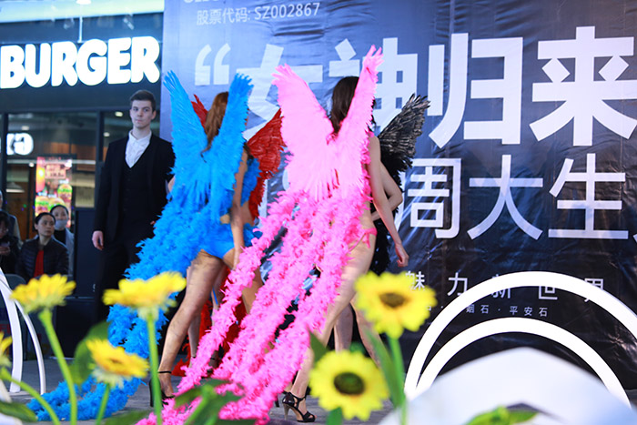 羽翼國(guó)際模特助力“女神歸來(lái)”周大生珠寶走秀活動(dòng)