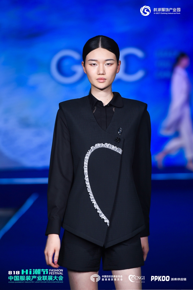 第6屆中國服裝產(chǎn)業(yè)公益年會國際時裝模特T臺秀