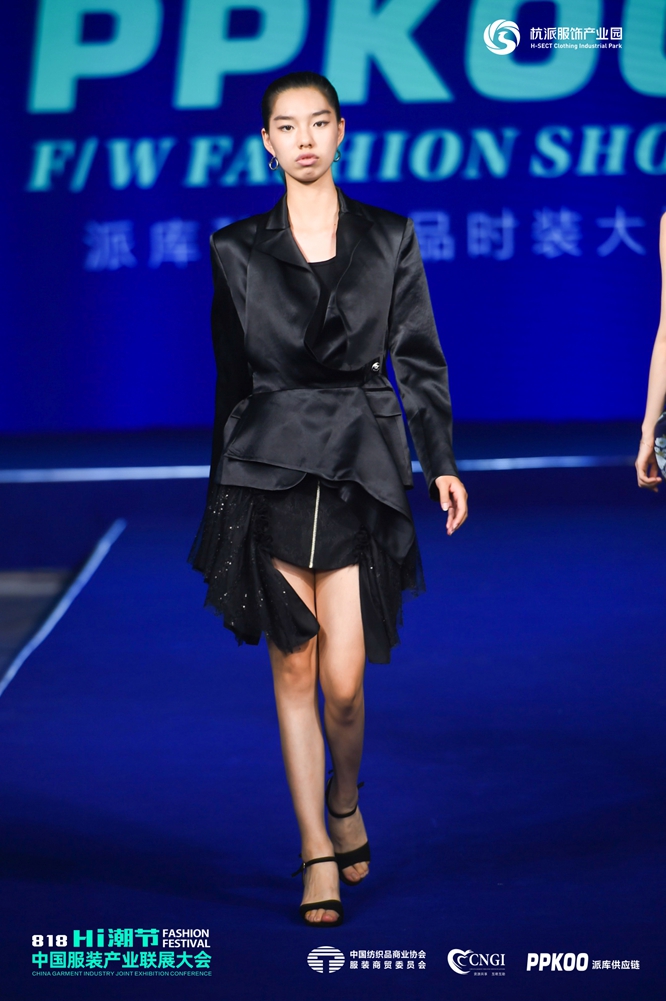 第6屆中國服裝產(chǎn)業(yè)公益年會國際時裝模特T臺秀