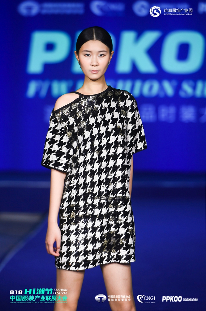 第6屆中國服裝產(chǎn)業(yè)公益年會國際時裝模特T臺秀