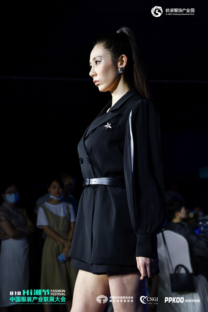 第6屆中國服裝產(chǎn)業(yè)公益年會國際時裝模特T臺秀